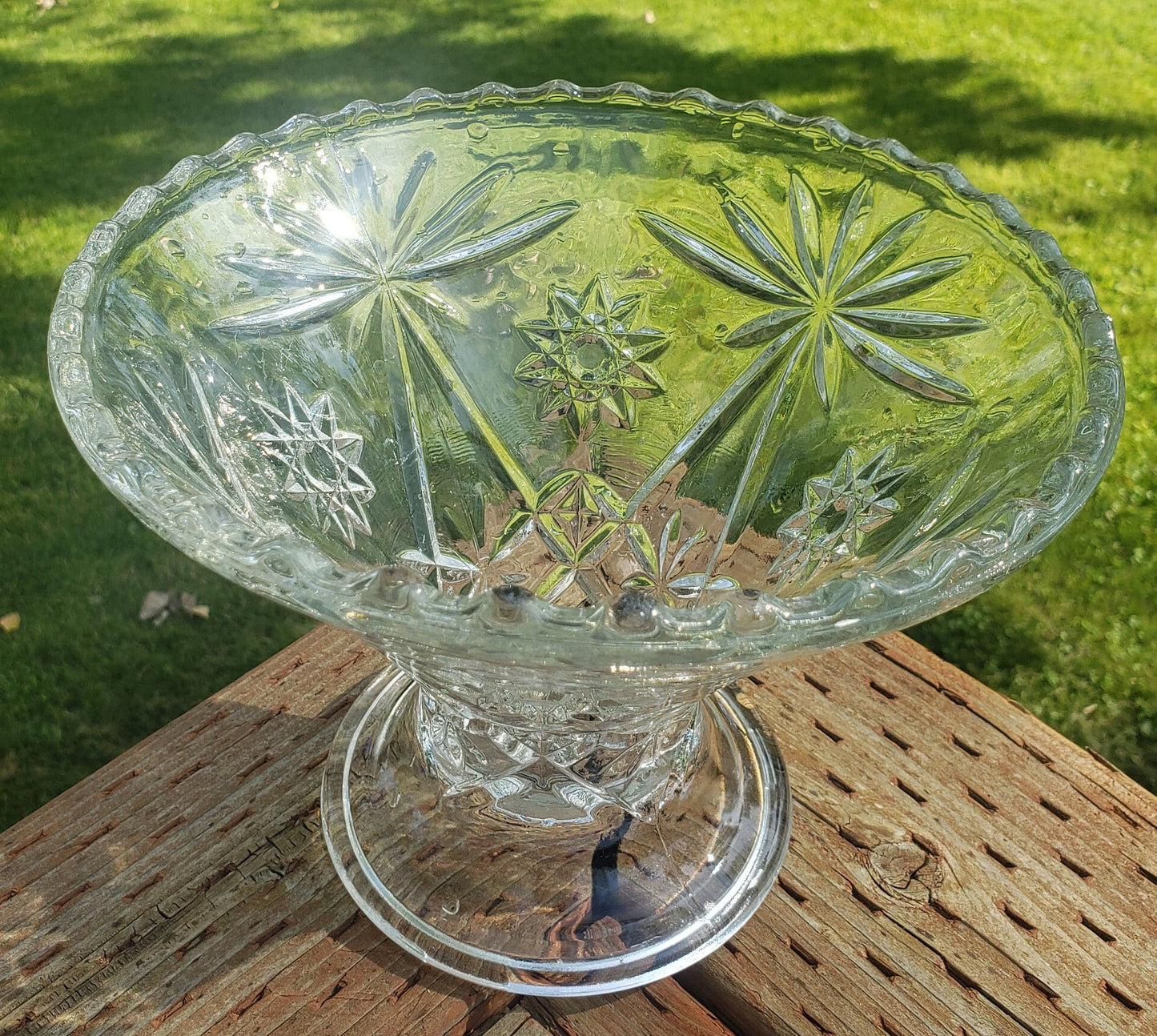 Vintage Anchor Hocking Early American Prescut Glass bowl/stand
