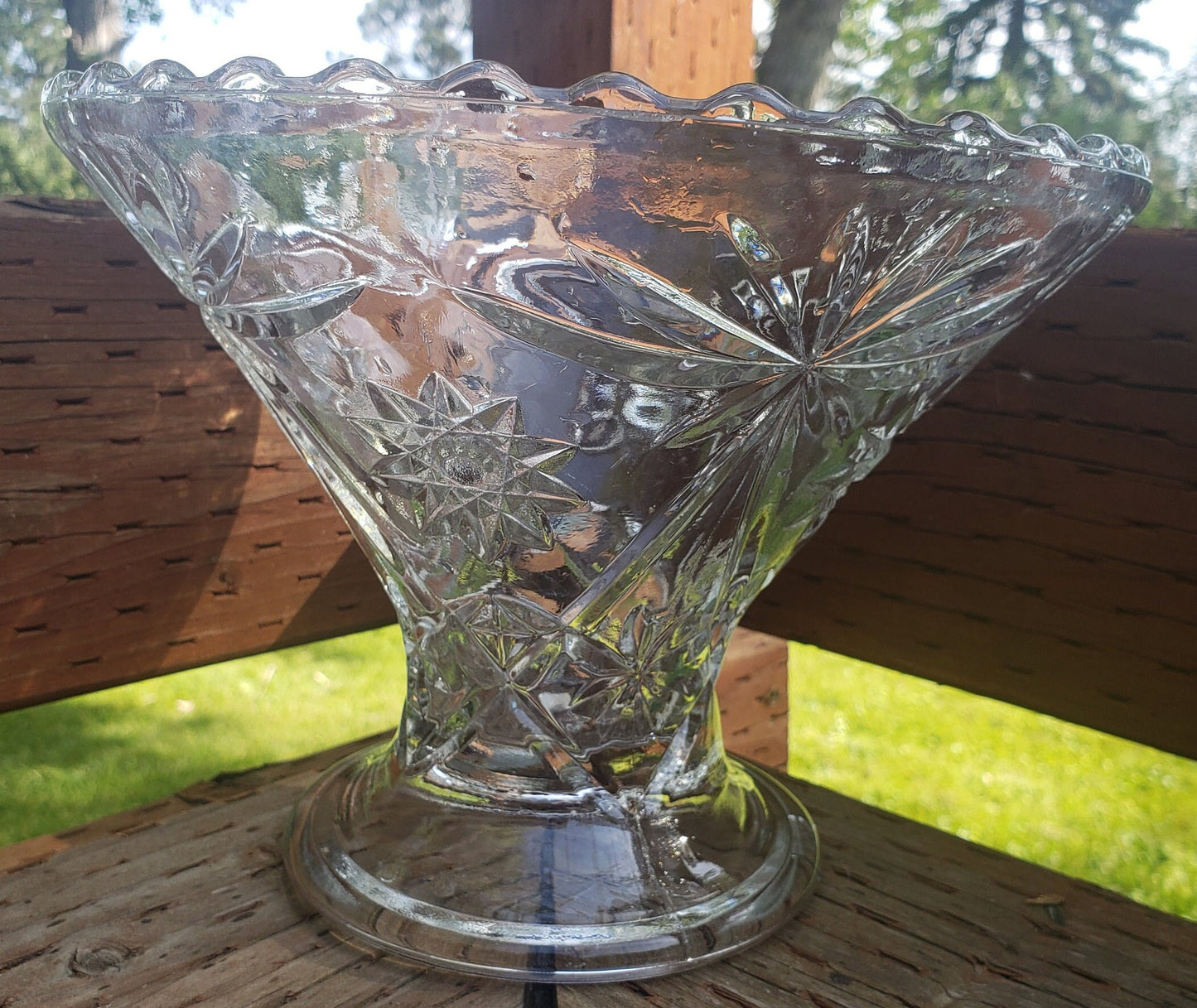 Vintage Anchor Hocking Early American Prescut Glass bowl/stand