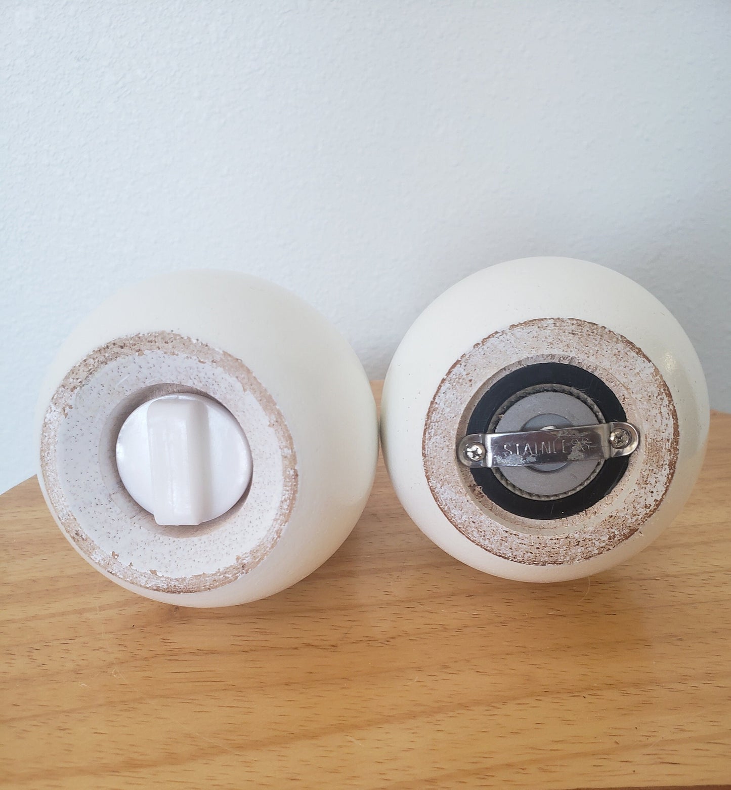 Adorable Chicken Salt Shaker and Pepper Grinder Set