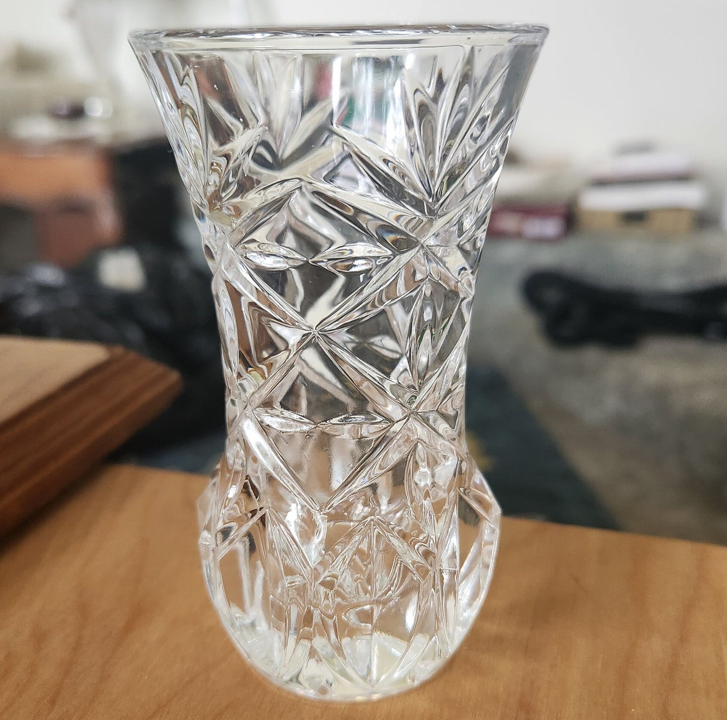 Elegant Bud Vase with Sparkling Star Pattern