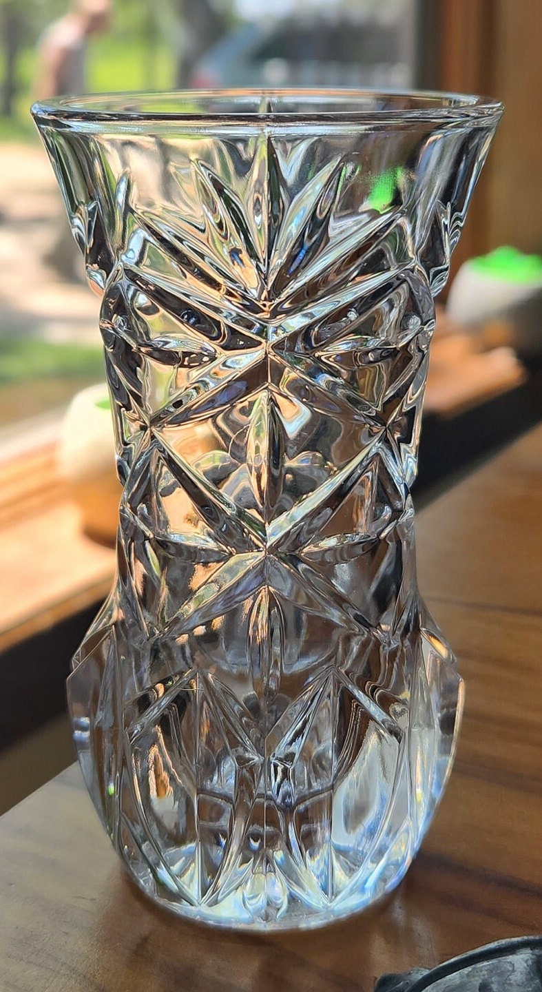 Elegant Bud Vase with Sparkling Star Pattern