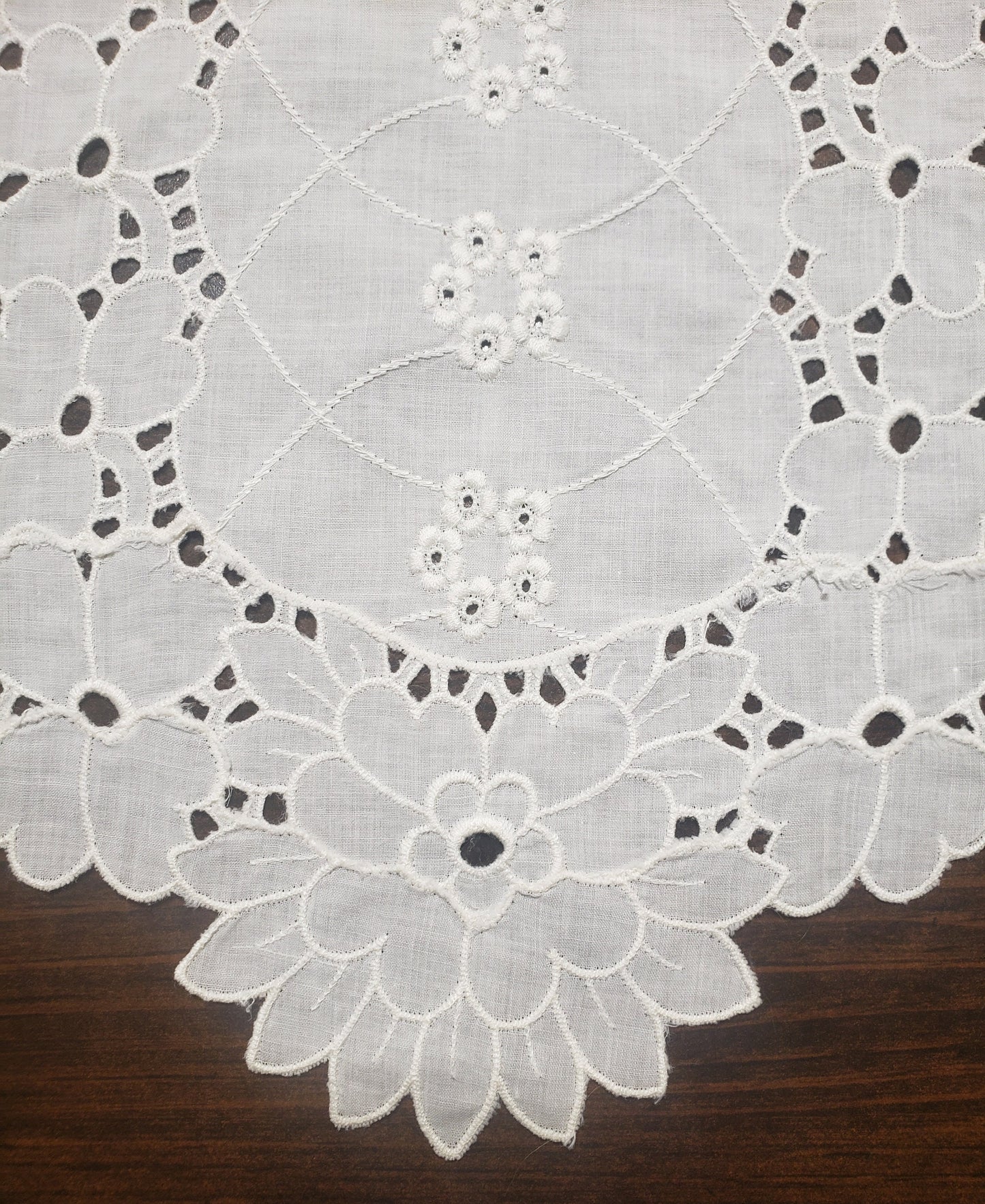 Vintage Eyelet Embroidered Dresser Scarf