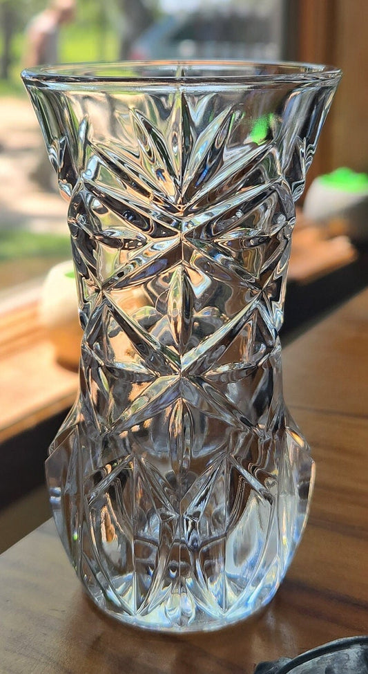 Elegant Bud Vase with Sparkling Star Pattern